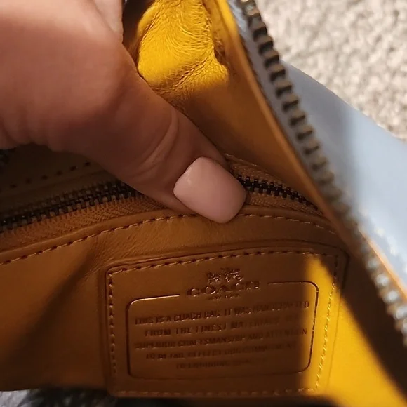 COPY - NEW COACH HANDBAG SEND OFFERS! - Picture 7 of 8